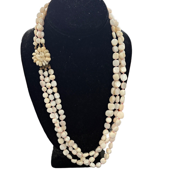 Jewelry - Vintage 3 Strand Couch Shell Nugget High Polish Double Knotted Necklace 1970s